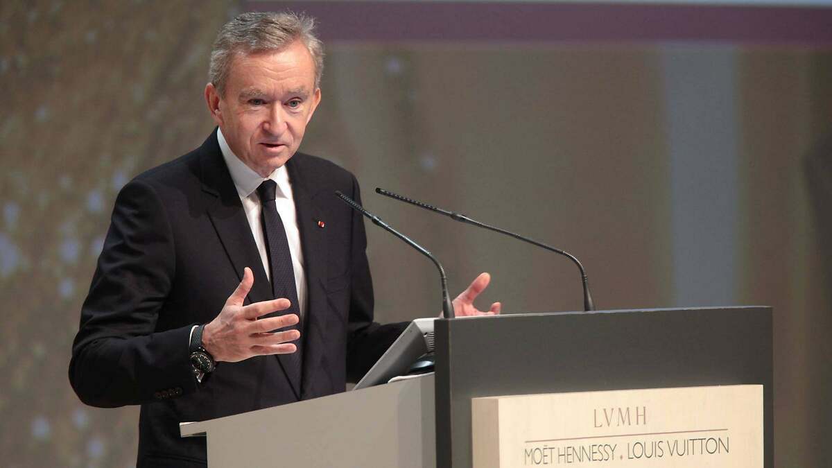Bernard Arnault (233 mil millones de dólares)