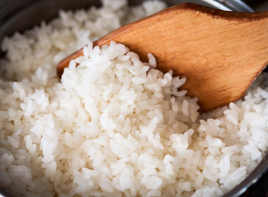 La mejor manera de cocinar el arroz blanco para evitar picos de glucosa