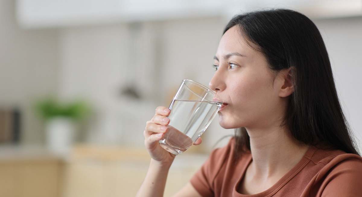 No es solo el agua: este estudio demuestra que hay bebidas que hidratan igual y tomas a diario