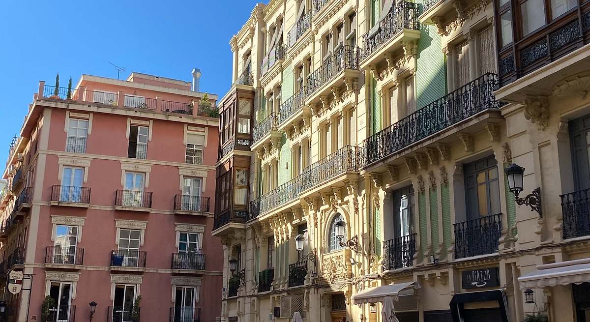 La compraventa de viviendas alcanza los niveles de la burbuja inmobiliaria con los precios en máximos