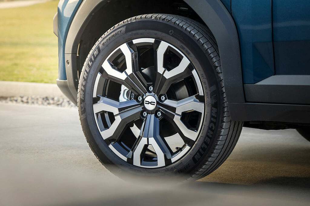 Dacia Bigster. Llantas de aleación de 17 o 18 pulgadas de serie, y llantas de 19 pulgadas como opción en el acabado superior Journey.