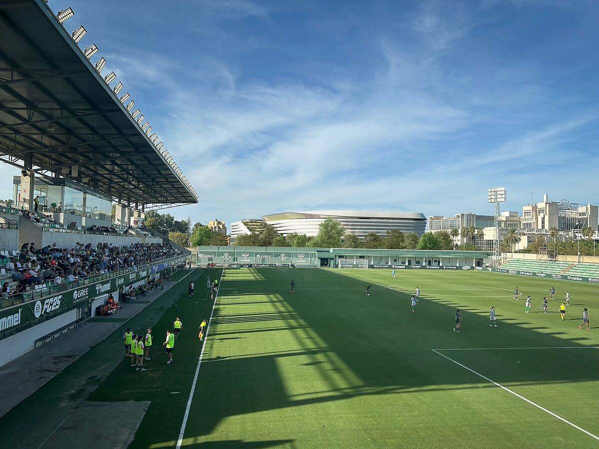 Nuevo Estadio Benito Villamarín - vista desde la Ciudad Deportiva Luis del Sol