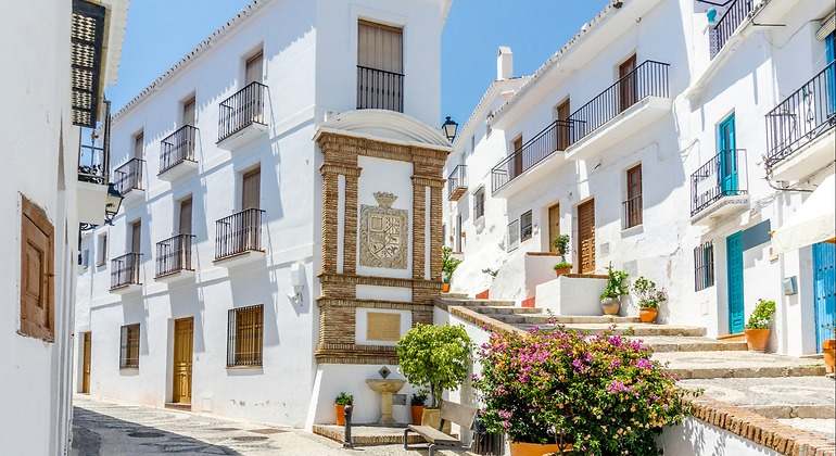 Calles blancas del casco histórico de Frigiliana