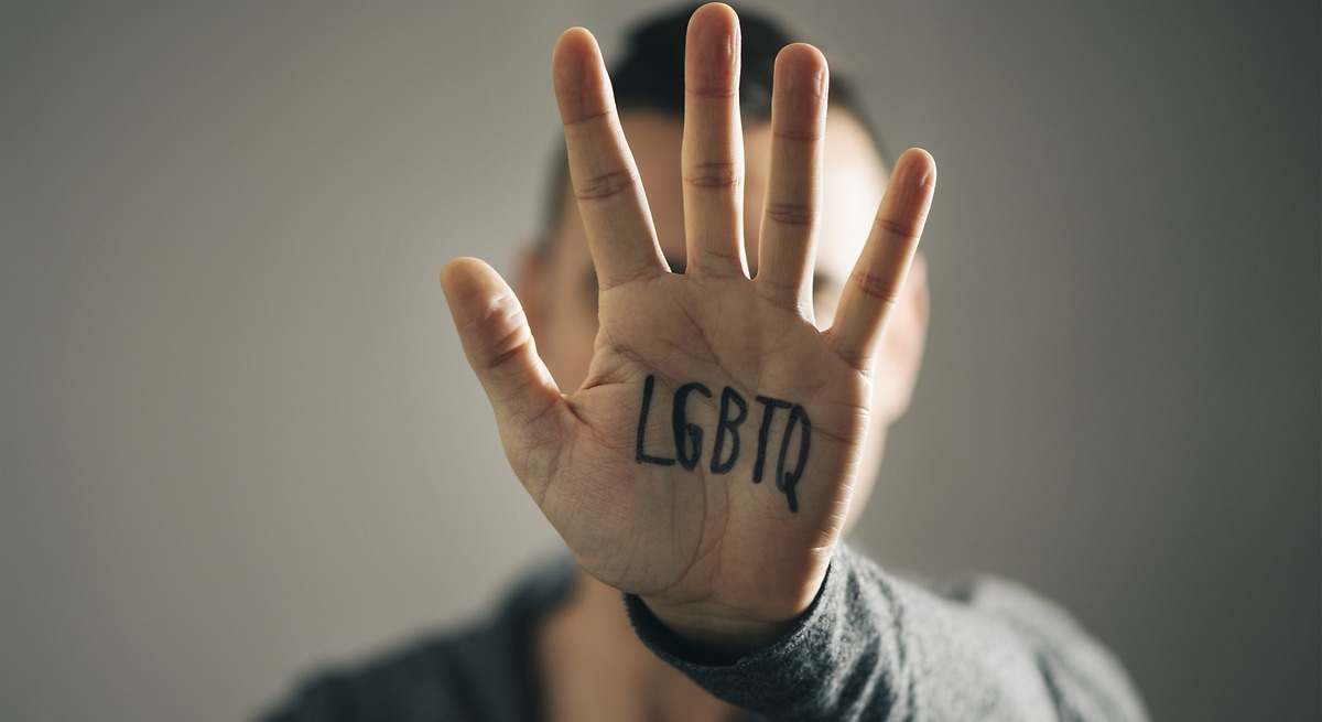 Así funciona el servicio 028 contra la LGTBIfobia: información, asesoramiento jurídico y atención frente a la violencia contra el colectivo