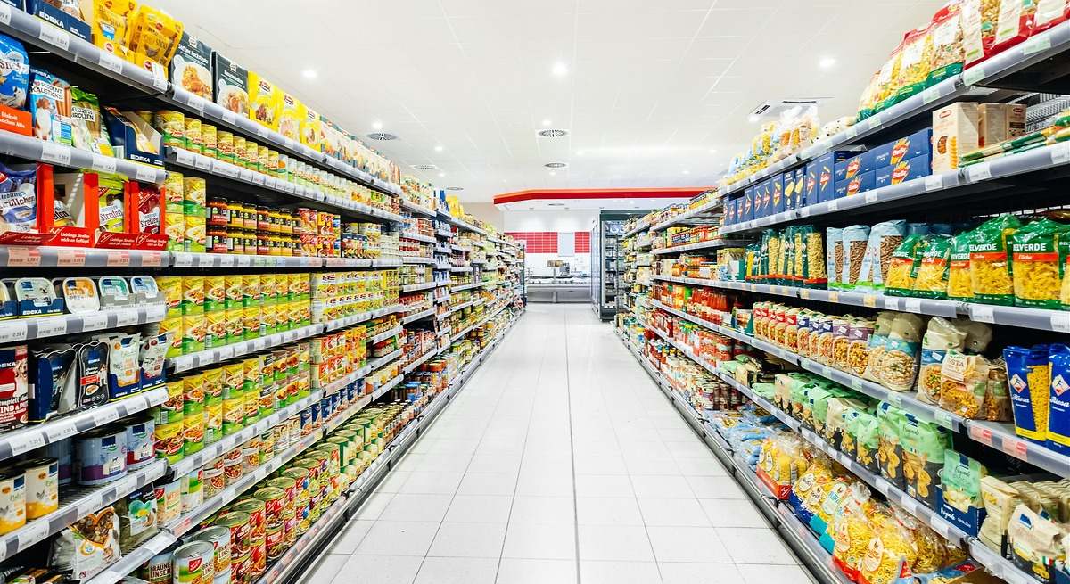 Esta importante cadena de supermercados anuncia despidos masivos y el cierre de más de 60 tiendas tras pérdidas millonarias: este es el motivo