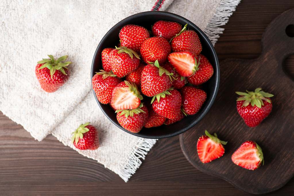 Ni azúcar ni miel: este es el ingrediente secreto para endulzar las fresas sin edulcorantes
