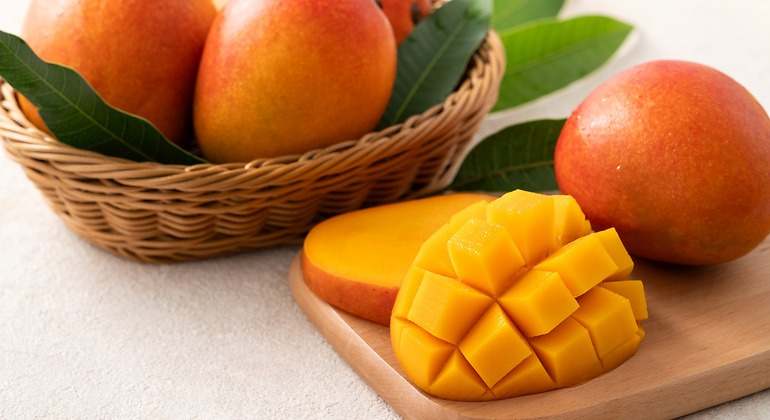 frutero con mangos