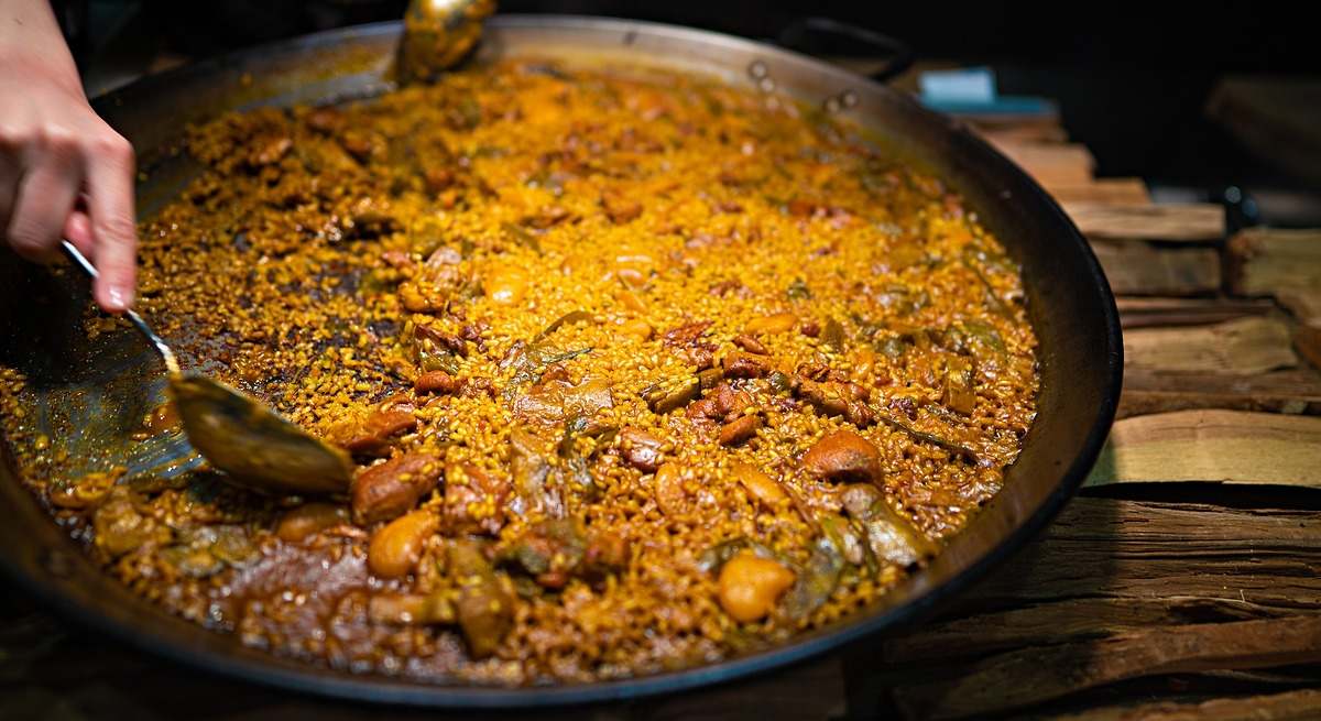 Los 5 errores que arruinan una paella sin que te des cuenta, según los chefs valencianos