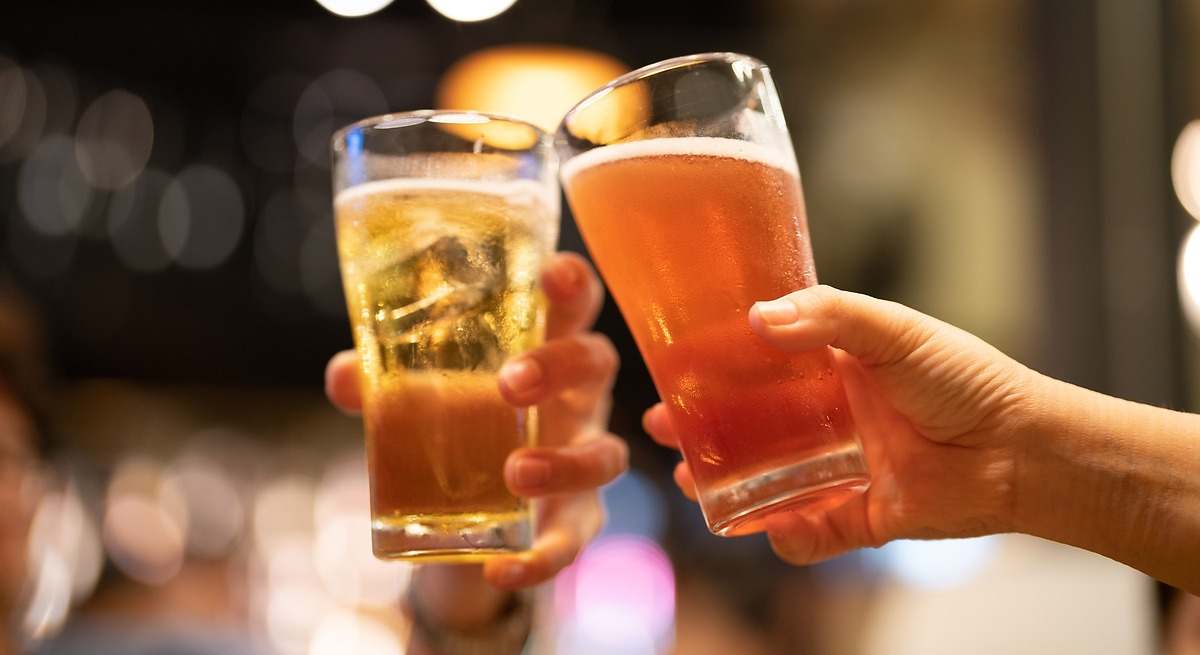 Despiden de forma improcedente a un trabajador por beber tres litros de cerveza durante su jornada laboral: ahora la empresa tendrá que indemnizarle con 50.000 euros