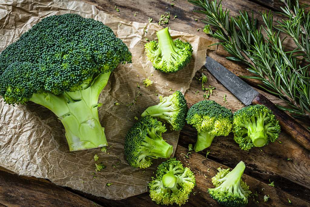 Lo que un cocinero afirma sobre la mejor manera de cocinar brócoli: "Es la parte más beneficiosa para la salud de toda la planta"