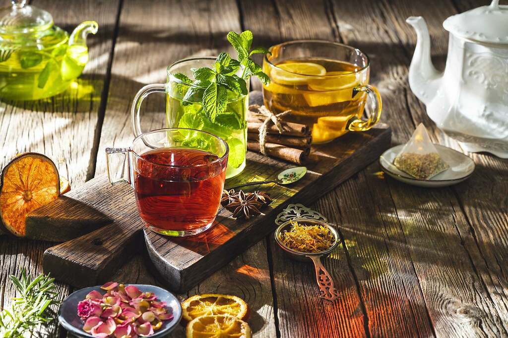 Beber infusiones y tés