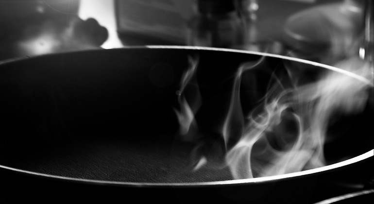 Sartén con humo