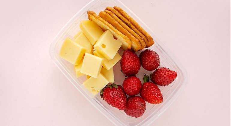 Táper de queso con fresas