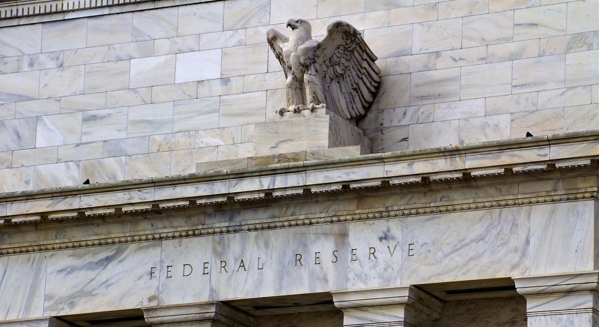 Wall Street pende de un hilo: la Fed teme que la bolsa no ha cotizado el daño real de las decisiones de Trump
