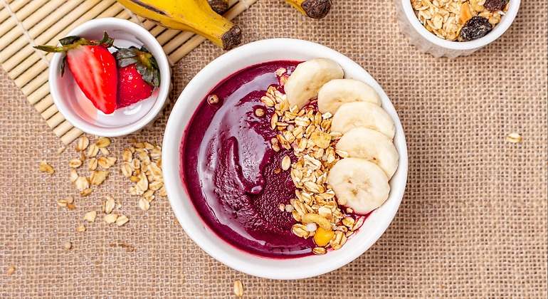 Bowl de açai con frutas