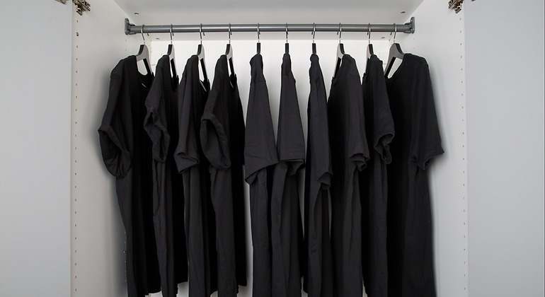 Ropa de color negro