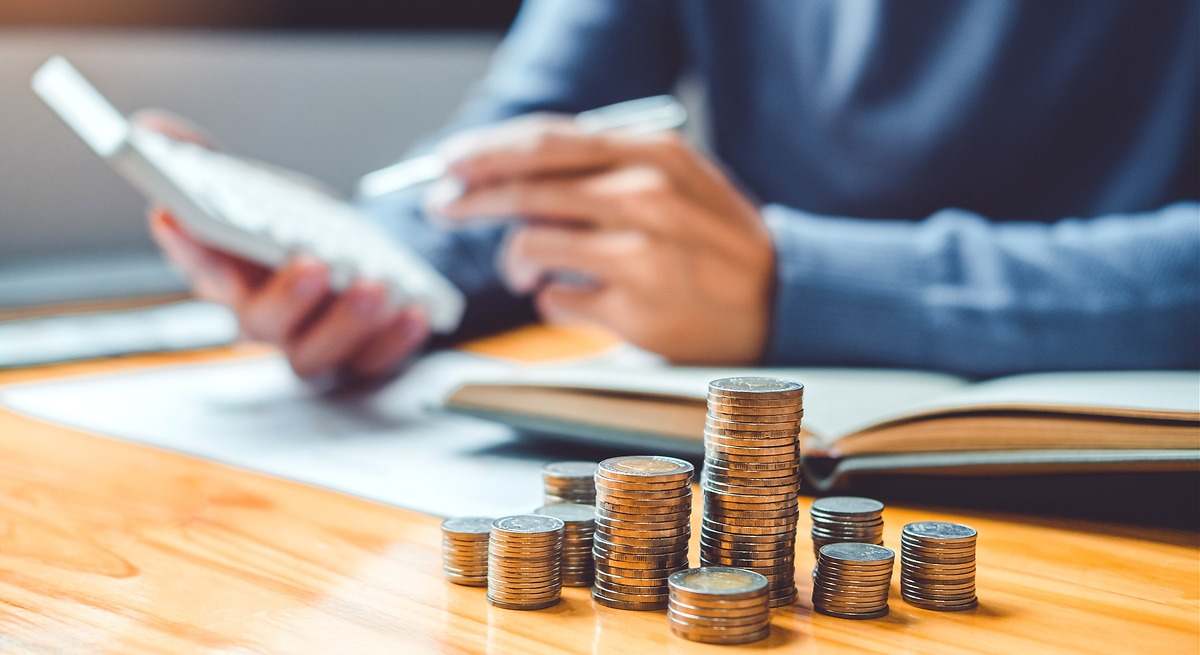 Hasta 840 euros por llevar tu nómina a otro banco: así compiten las entidades por los nuevos clientes