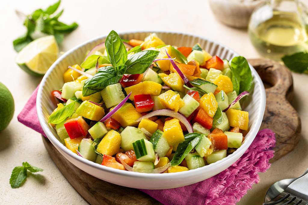 Ni tomate ni lechuga: la ensalada ideal para una cena ligera lleva solo tres ingredientes y está buenísima