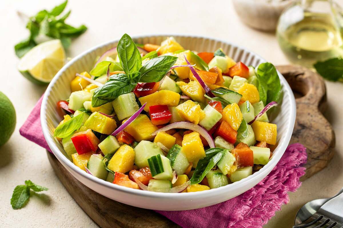 Ni tomate ni lechuga: la ensalada ideal para una cena ligera lleva solo tres ingredientes y está buenísima