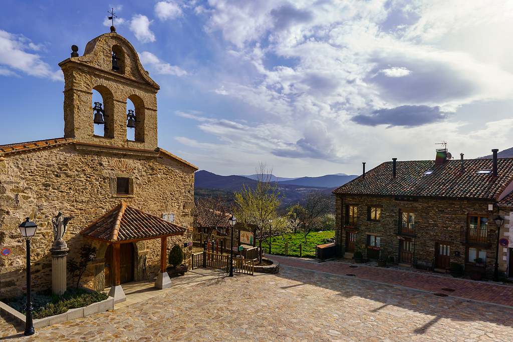 Ni Pedraza ni Chinchón: este es el pueblo medieval más bonito cerca de Madrid que es Reserva de la Biosfera de la Unesco