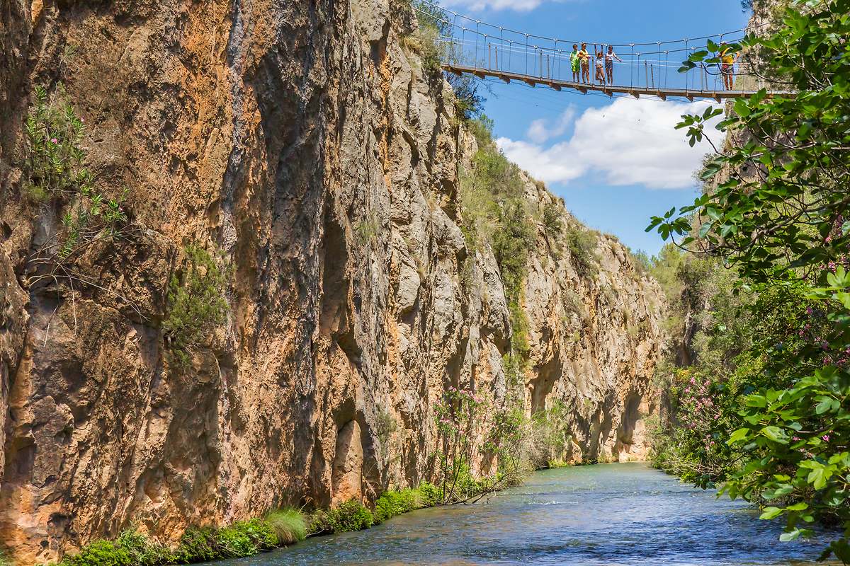 La Ruta de los Puentes Colgantes: la joya de Chulilla