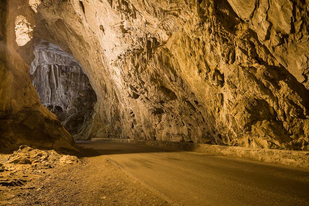 Ni Oviedo ni los Picos de Europa: este es el pueblo de Asturias más bonito al que se llega cruzando una cueva