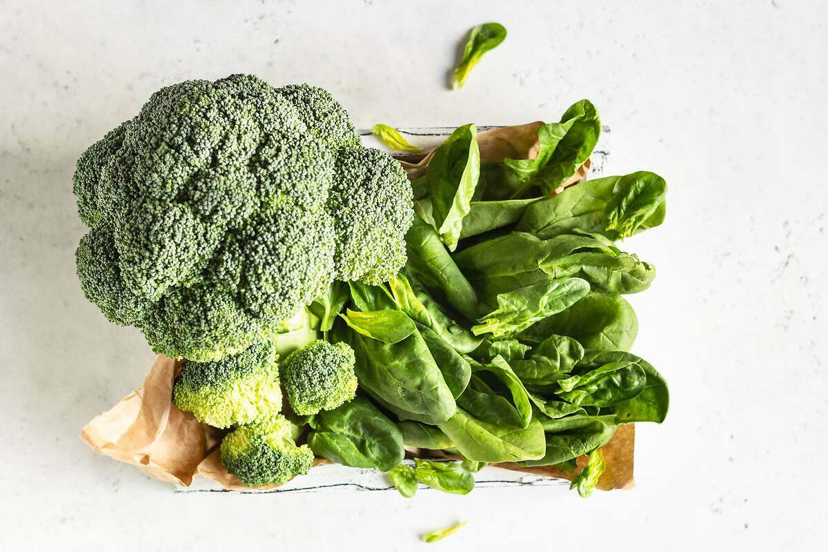 Hortalizas de hoja verde: brócoli y espinacas