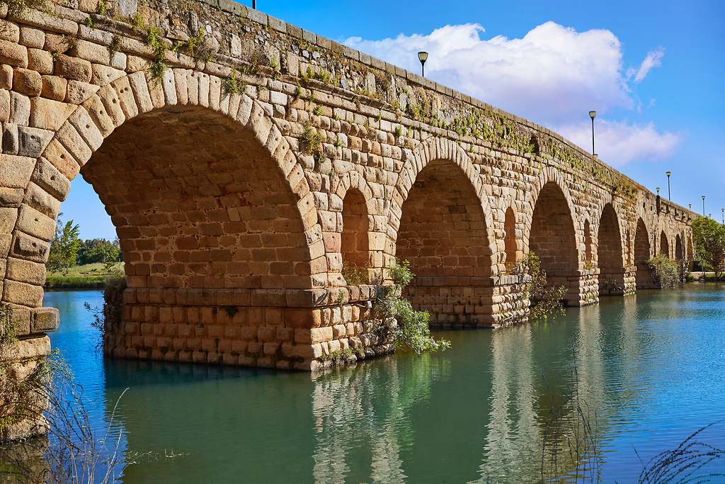 Ni Córdoba ni Toledo: el puente romano más largo y mejor conservado del mundo está en España y tiene más de 2000 años de antigüedad