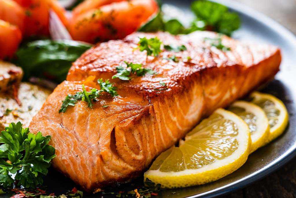 El salmón se cocinará en 10 minutos y tendrá mucho mejor sabor si le agregas este 'sabroso' ingrediente