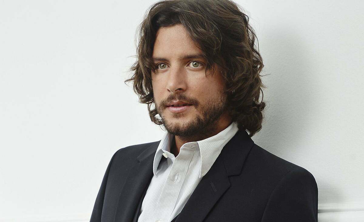Manuel Carrasco es uno de los cantantes que interpreta la cancion 'si me ves', nueva sintonía de La Siete 