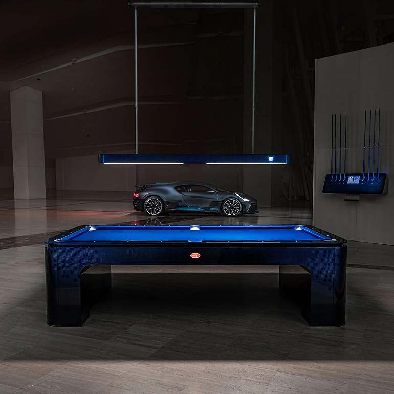 Mesa de billar autonivelante para jugar incluso en un barco, a juego con los colores del Bugatti de tu elección