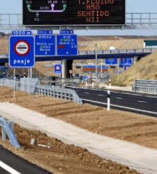 El tráfico en las <b>autopistas de peaje</b> cae un 10% hasta niveles de 1998