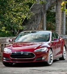 <b>Tesla</b> se dispara en bolsa después de que Alemania reste importanca al fuego en los Model S