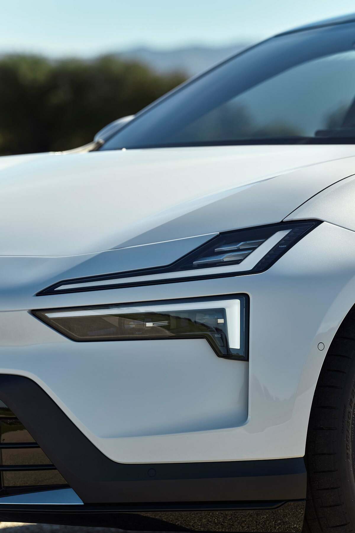 Polestar 4. Nuevas ópticas en forma de martillo de Thor partido.