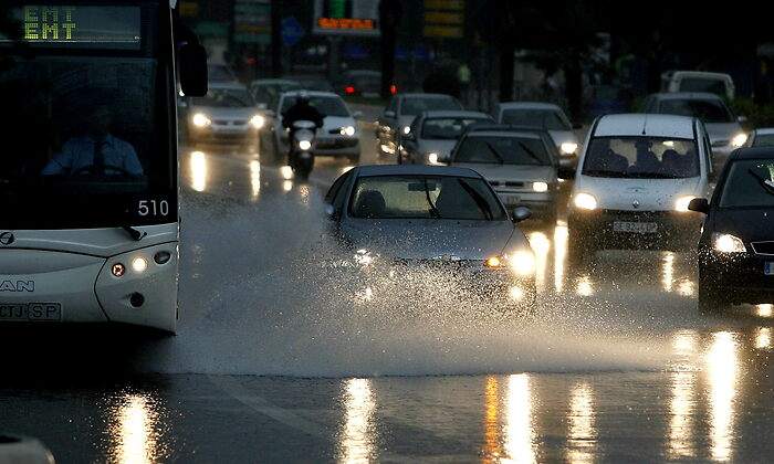 La lluvia intensa dificulta el trfico EFE