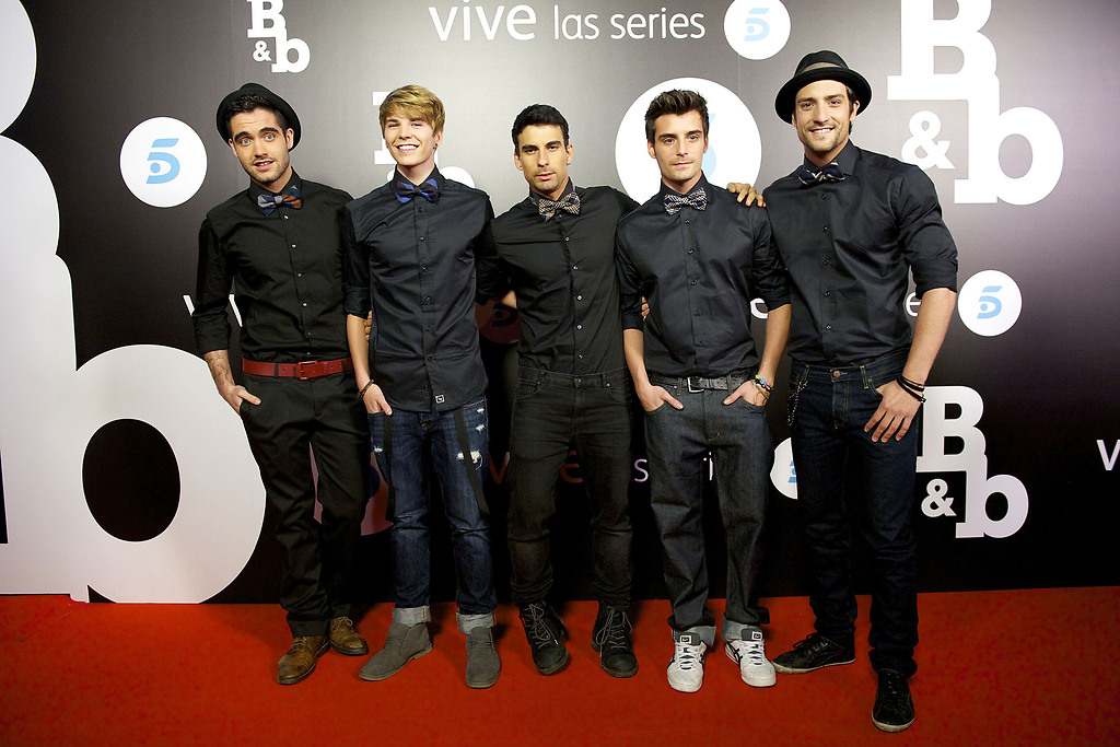 Chicos de la serie 'Dreamland' no se quisieron perder la premiere de la serie 'B&B'