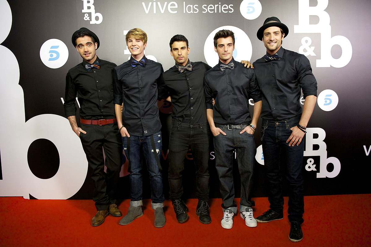 Chicos de la serie 'Dreamland' no se quisieron perder la premiere de la serie 'B&B'