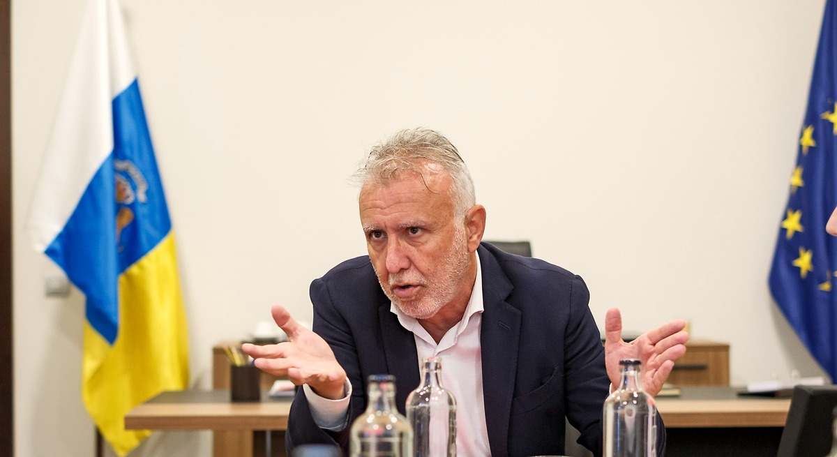 El ministro Torres dio una obra en Canarias a una empresa acusada del pago de mordidas pese a presentar la oferta más cara