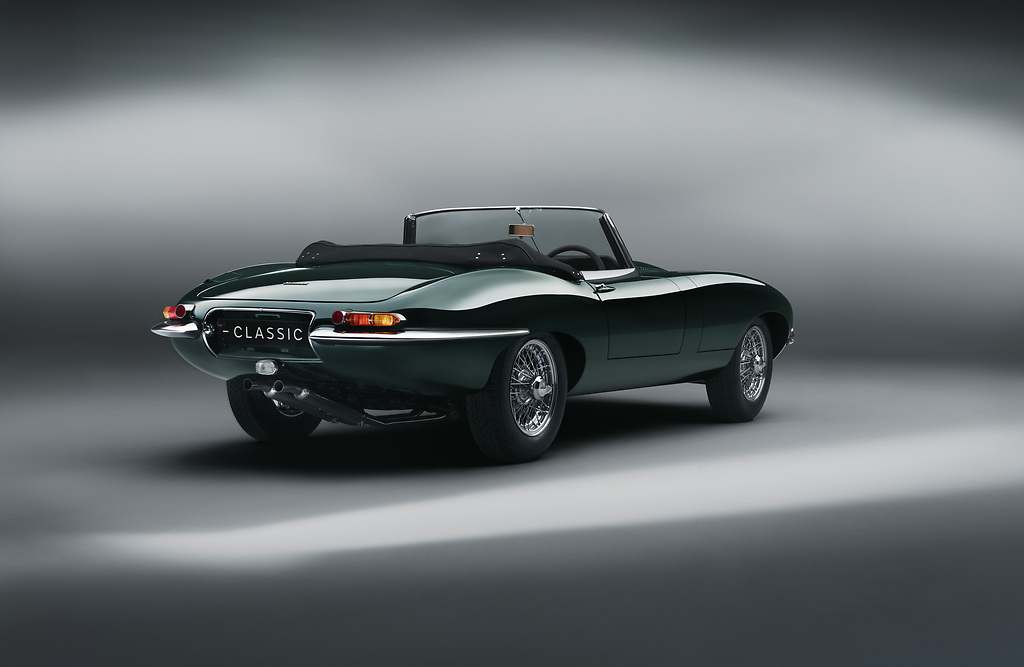 Jaguar Classic E-Type conmemorativo. Para rendir homenaje a los 50 años que han pasado desde que este modelo dejara de fabricarse.