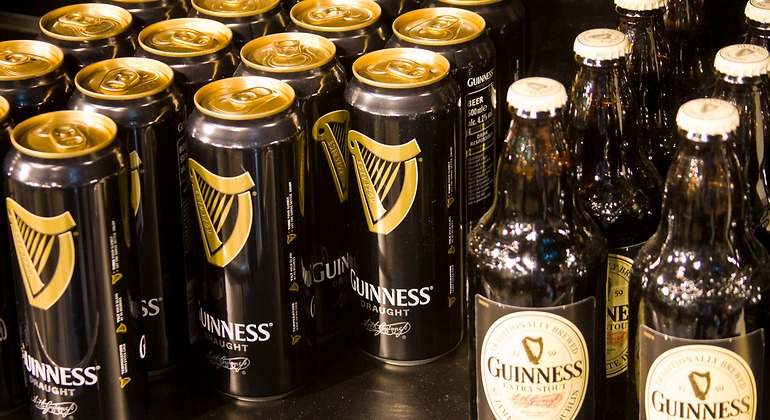 Cerveza Guinness en lata y en botellín