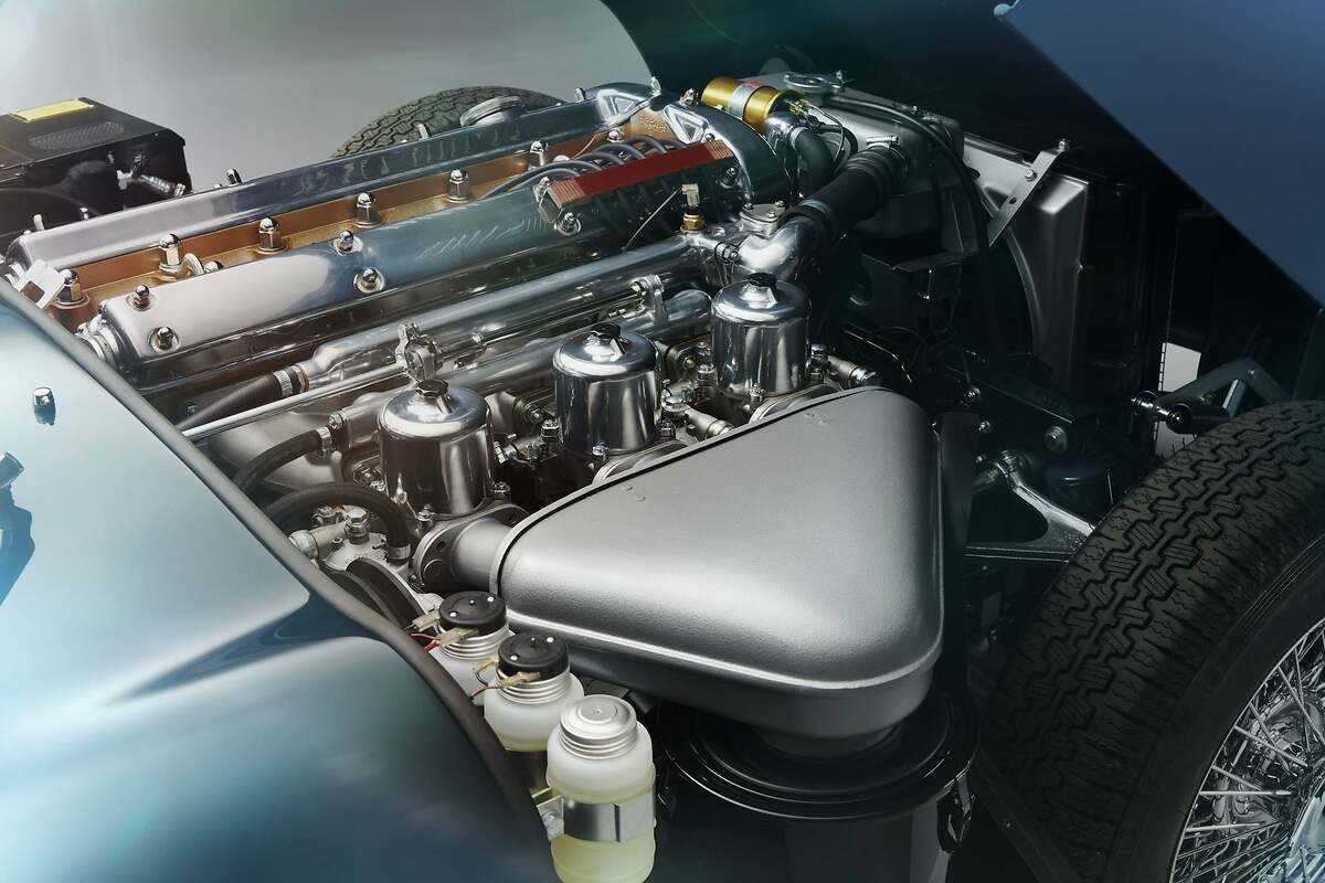 Jaguar Classic E-Type conmemorativo. Motor de 3.8 litros, con sistema de inyección electrónico y caja de cambios manual de cinco velocidades