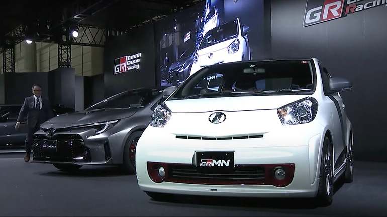 El Toyota mas pequen?o, el Toyota IQ, disfrazado de Gazoo Racing.