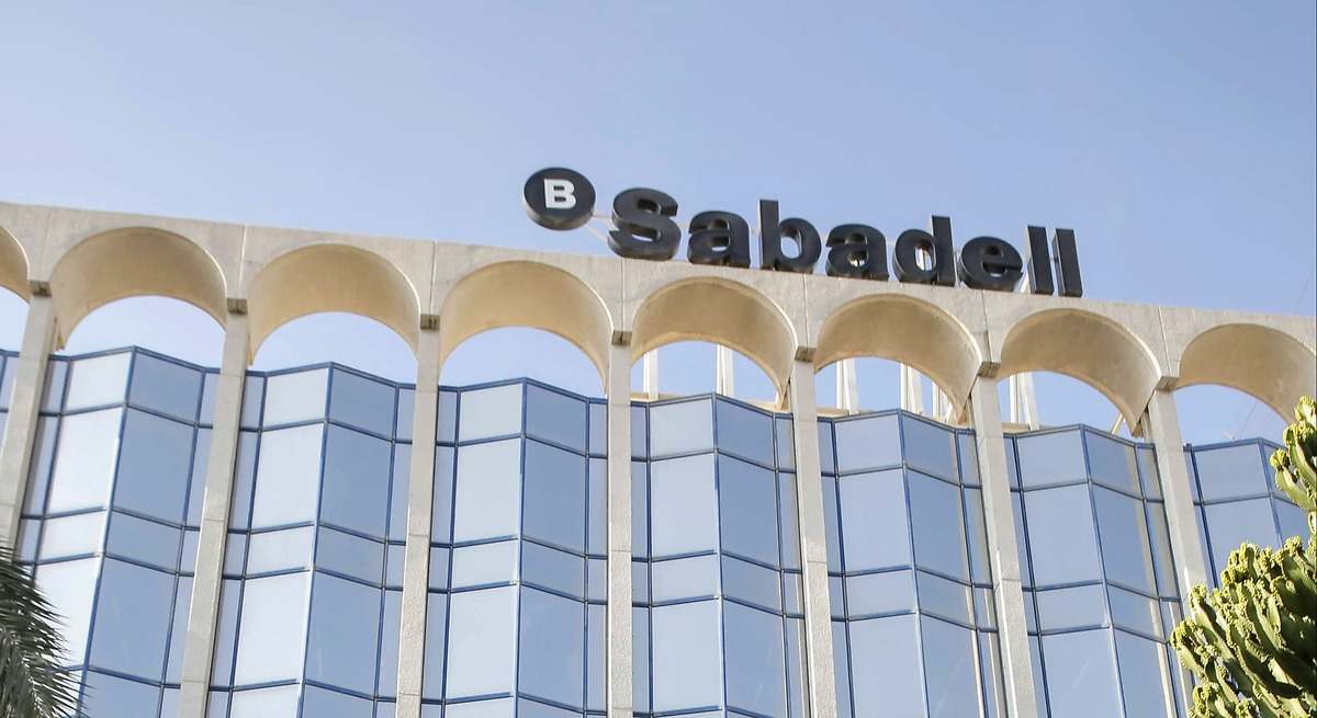 Los grandes fondos del Sabadell escalan al 28% su participación tras las recompras