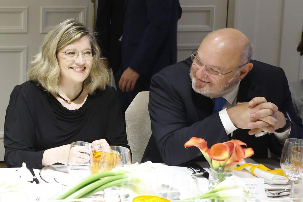 Maria Luisa Domínguez, presidenta de ADIF y José María Méndez Álvarez-Cedrón, director general de CecaBank
