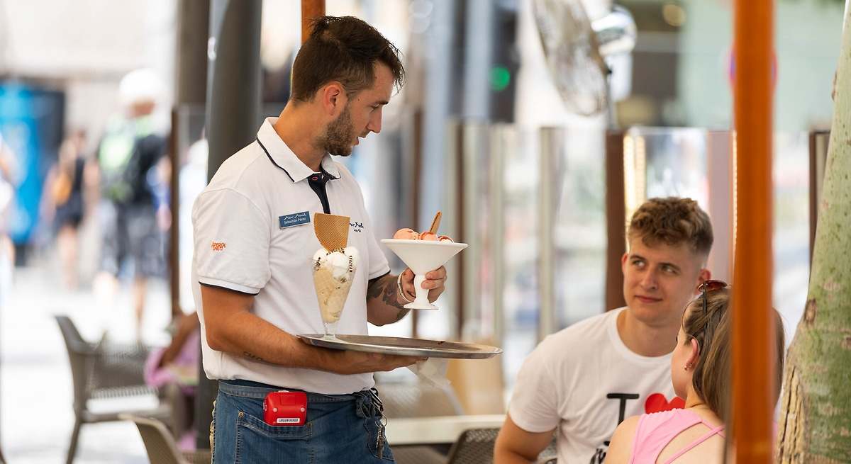El cambio de paradigma turístico que está dejando las terrazas de Mallorca vacías: "Ahora todos compran en el súper y van con bocadillos"