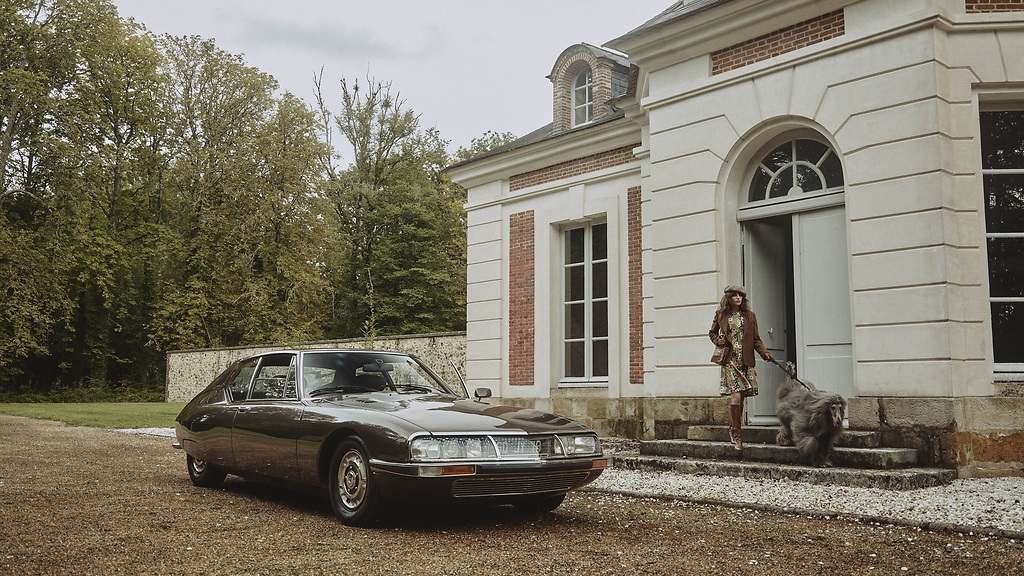 Citroën SM de 1970. Equipaba un revolucionario sistema de suspensión neumática.