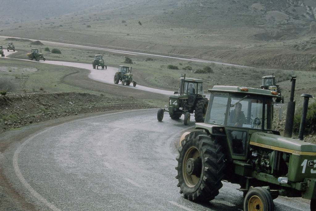 Tractores John Deere, rodando en la pista 2