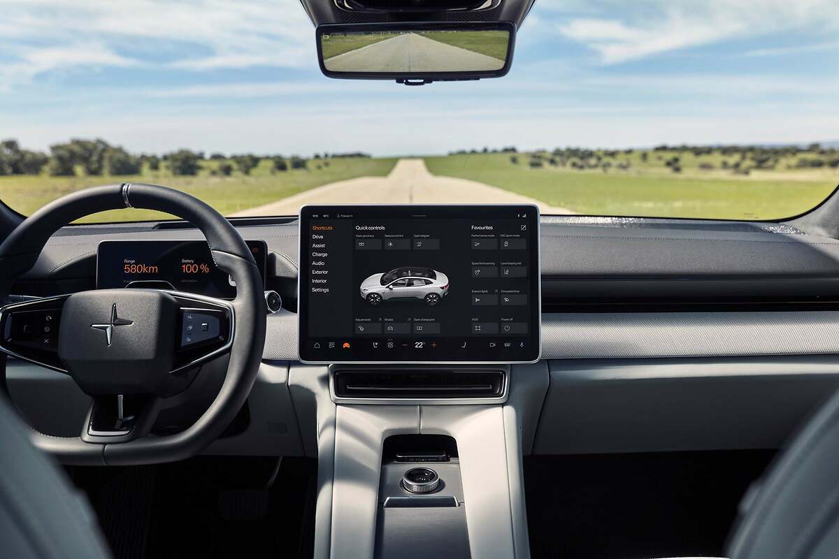 Polestar 4. Interior minimalista con pantalla central horizontal de 15,4 pulgadas.