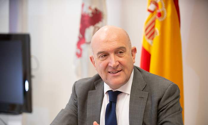 jesusjuliocarnero2.jpg