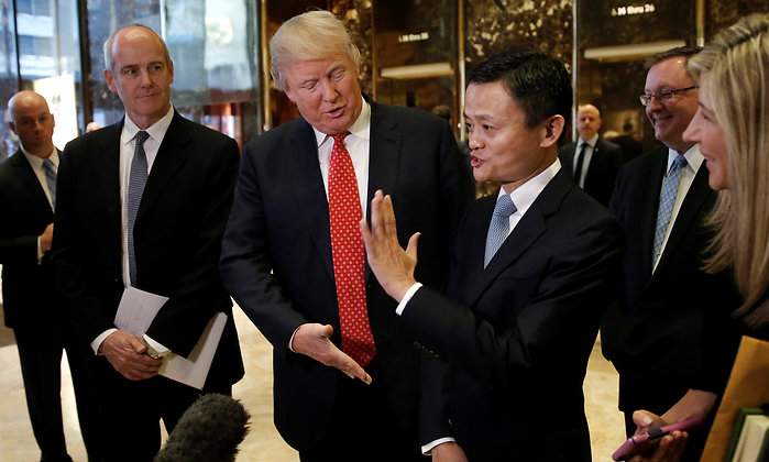 Donald Trump junto al fundador de Alibaba Jack Ma en enero de 2017